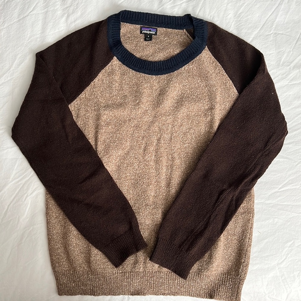 Small Patagonia sweater. Brown and tan with navy blue collar